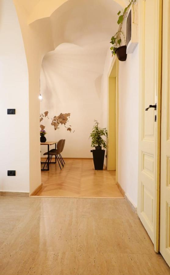 Industrique Home - 3 Bedroom Apartment Timişoara Extérieur photo